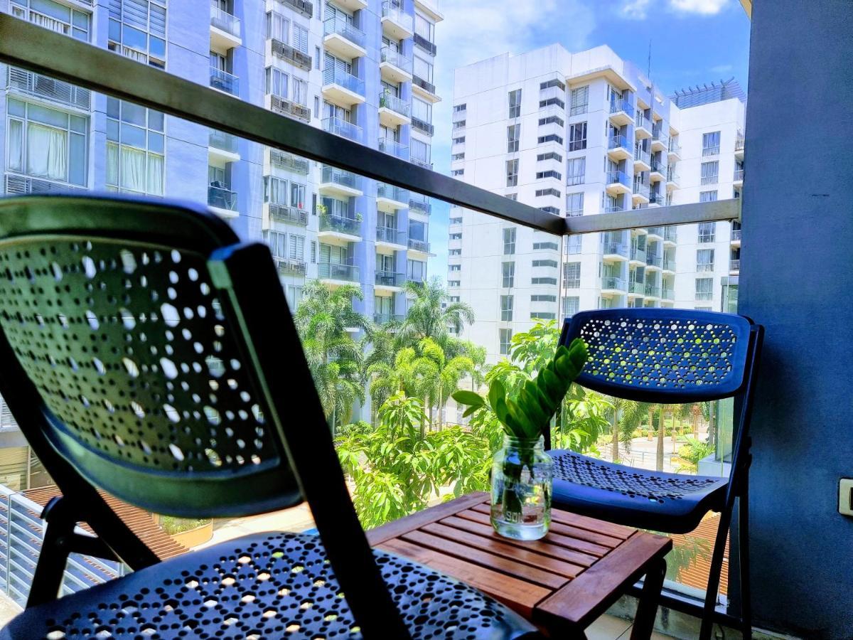 One Palm Tree Villas Condo Across Naia Terminal 3 Манила Экстерьер фото